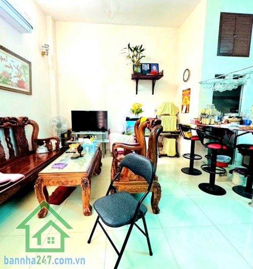 5,5 TỶ (TL) – HÀNG HIẾM TÂN BÌNH – Ô TÔ TỚI CỬA – NỞ HẬU 6M - 2PN - 2WC   Căn nhà nhỏ nhưng “cực có giá trị” – vị trí đẹp, nở hậu tài lộc, vừa ở vừa kinh doanh - Mob 0933144037