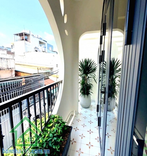 CHỈ 6,45 TỶ - PHẠM VĂN CHIÊU - GÒ VẤP -  NHÀ MỚI XÂY - FULL NỘI THẤT - DỌN VÀO Ở NGAY - DT: 52M² (4 x 13) 2 TẦNG - 2PN - 2WC (CÓ THỂ THÊM PN) Căn nhà thiết kế hiện đại, tối ưu công năng, phù hợp khách mua ở thực hoặc đầu tư giữ tài sản. Mob 0933144037