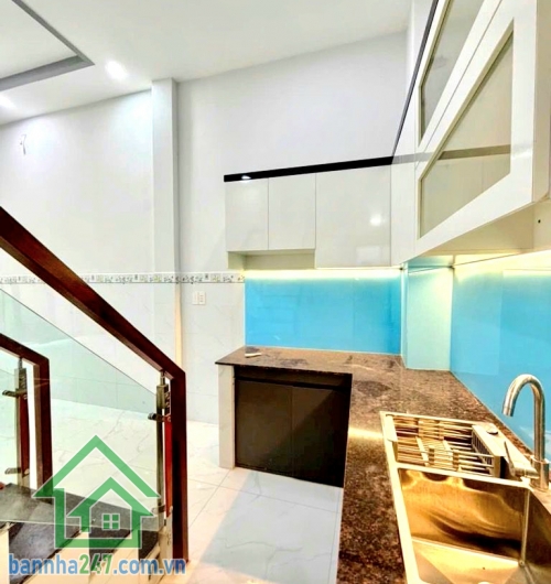 CHỈ 5,15 TỶ (TL) – GẦN MT KÊNH TÂN HÓA – NHÀ 4 TẦNG - DTSD: 82M² – 3PN KHÉP KÍN Thông tin căn nhà: • Diện tích: 33m² (4m x 8.5m) • Kết cấu: 1 trệt – 2 lầu – sân thượng - Mob 0933144037
