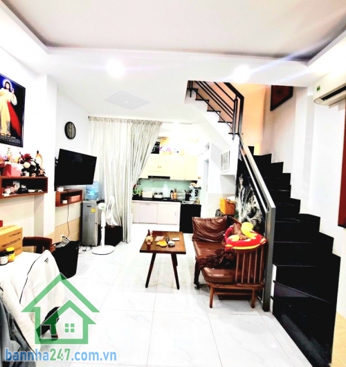 CHỈ 4,35 TỶ - HẺM 7M XE TẢI - NHÀ MỚI 2 TẦNG - SÁT AEON TÂN PHÚ - 2 PN, 2 WC, PK, bếp, BC * Diện tích: 4,1 x 8m (33m²), DTSD: 66m² * Kết cấu: 1 trệt 1 lầu * BTCT