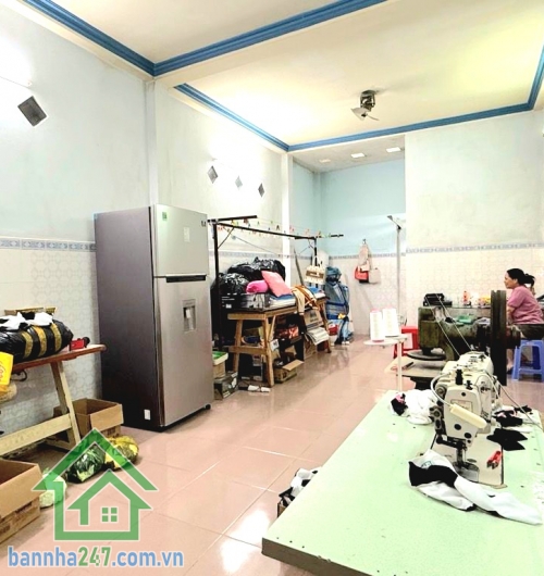 CHỈ 5,55 TỶ – TRƯƠNG THỊ HOA, Q12 – 80M² – HXH 8M – Ô TÔ NGỦ TRONG NHÀ - 3PN - 3WC Căn nhà diện tích lớn – hẻm rộng – khu an ninh, ở cực sướng! Diện tích: 80m² Mob 0933144037