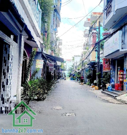 CHỈ 5,2 TỶ - NHÀ TÂN BÌNH - HXH 6M - THÔNG - VỊ TRÍ KINH DOANH - 3 PN - 2WC Căn nhà nhỏ gọn nhưng khai thác cực tốt nhờ vị trí đắc địa, phù hợp vừa ở vừa kinh doanh. Mob 0933144037