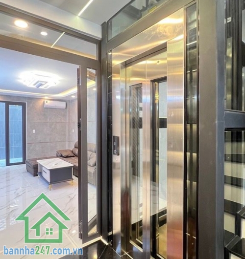 CHỈ 8,9 TỶ – SIÊU PHẨM 5 TẦNG CÓ THANG MÁY – GẦN TÔ HIỆU, ĐẦM SEN - HẺM 5M Ô TÔ NGỦ TRONG NHÀ – 66,4M² – 5PN 5WC Diện tích: 3.6/3.91 x 17.86m – 66,4m² Kết cấu: 1 trệt + 1 lửng + 3 lầu – đúc BTCT kiên cố. Công năng: 5PN – 5WC, 2 phòng khách, bếp, phòng thờ