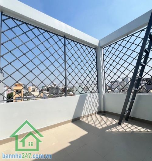 CHỈ 8,9 TỶ – SIÊU PHẨM 5 TẦNG CÓ THANG MÁY – GẦN TÔ HIỆU, ĐẦM SEN - HẺM 5M Ô TÔ NGỦ TRONG NHÀ – 66,4M² – 5PN 5WC Diện tích: 3.6/3.91 x 17.86m – 66,4m² Kết cấu: 1 trệt + 1 lửng + 3 lầu – đúc BTCT kiên cố. Công năng: 5PN – 5WC, 2 phòng khách, bếp, phòng thờ