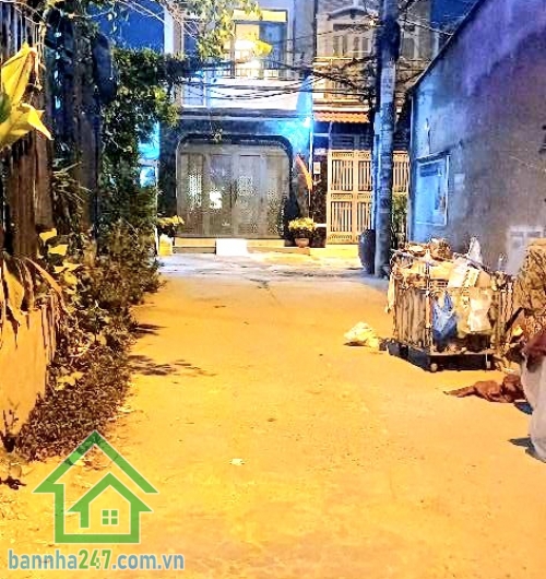 CHỈ 2,7 TỶ - LÔ GÓC – HẺM XE HƠI THÔNG – NGAY NGÃ TƯ 4 XÃ - DT: 26M² - 2 TẦNG - 2PN - 3WC - Ở NGAY