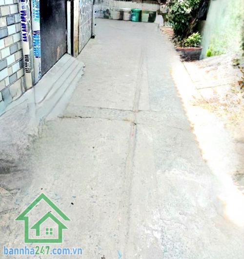 CHỈ 3,98 TỶ - NHÀ ĐẸP – LÊ VĂN KHƯƠNG – NGAY CHỢ THIẾC – DT: 51m² (4,2 x 13) 2 TẦNG - 3PN - 2WC SHR Phường Hiệp Thành – Quận 12 Chỉ vài bước chân ra chợ Thiếc