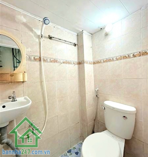 CHỈ 2,7 TỶ – NHÀ TRUNG TÂM TÂN BÌNH – PHẠM VĂN HAI – SÁT NHÀ THỜ VINH SƠN – 2 TẦNG 2PN  Vị trí cực đẹp ngay Phạm Văn Hai – trung tâm Tân Bình Sát Nhà Thờ Vinh Sơn