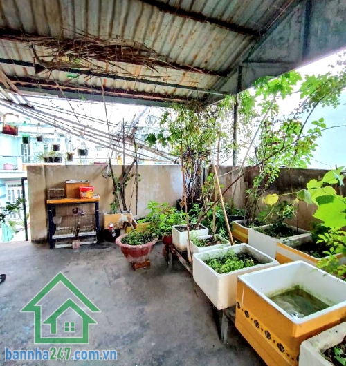 CHỈ 7,1 TỶ – 2 MẶT TIỀN Ô TÔ – 1 TRỤC LÊ VĂN QUỚI – NHÀ 4 TẦNG - 3PN – 3WC Căn nhà hiếm – 2 mặt thoáng – vị trí đẹp, ở sướng, giá cực hợp lý! Kết cấu: 4 tầng (4 tầng (trệt + lửng + 2 lầu). Công năng: 3PN – 3WC. Nhà xây kiên cố, tâm huyết – sơn nhẹ là như 