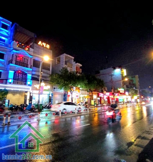 CHỈ 7,1 TỶ – 2 MẶT TIỀN Ô TÔ – 1 TRỤC LÊ VĂN QUỚI – NHÀ 4 TẦNG - 3PN – 3WC Căn nhà hiếm – 2 mặt thoáng – vị trí đẹp, ở sướng, giá cực hợp lý! Kết cấu: 4 tầng (4 tầng (trệt + lửng + 2 lầu). Công năng: 3PN – 3WC. Nhà xây kiên cố, tâm huyết – sơn nhẹ là như 