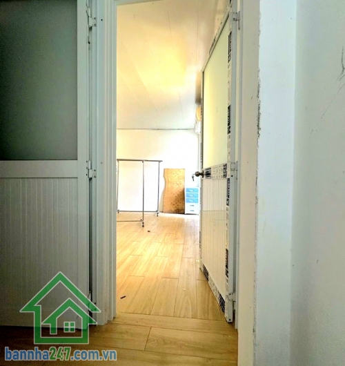 CHỈ 3,9 TỶ – NGAY CHỢ THỊ NGHÈ – GẦN MT PHAN VĂN HÂN - DT: 30M² (3,5x7) - 2 TẦNG - 2PN - 2WC Hẻm 3 gác – vài bước ra mặt tiền. Khu vực sầm uất, nhộn nhịp – hiếm nhà bán. Diện tích: 30m². Kết cấu: 1 trệt 1 lầu