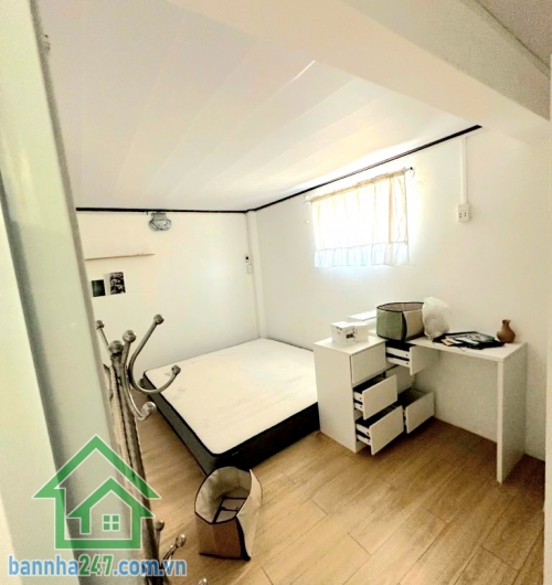 CHỈ 3,9 TỶ – NGAY CHỢ THỊ NGHÈ – GẦN MT PHAN VĂN HÂN - DT: 30M² (3,5x7) - 2 TẦNG - 2PN - 2WC Hẻm 3 gác – vài bước ra mặt tiền. Khu vực sầm uất, nhộn nhịp – hiếm nhà bán. Diện tích: 30m². Kết cấu: 1 trệt 1 lầu