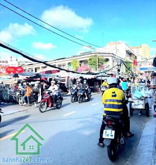 CHỈ 3,9 TỶ – NGAY CHỢ THỊ NGHÈ – GẦN MT PHAN VĂN HÂN - DT: 30M² (3,5x7) - 2 TẦNG - 2PN - 2WC Hẻm 3 gác – vài bước ra mặt tiền. Khu vực sầm uất, nhộn nhịp – hiếm nhà bán. Diện tích: 30m². Kết cấu: 1 trệt 1 lầu