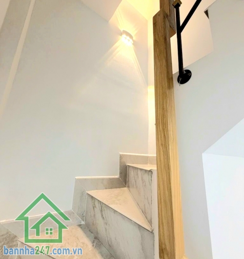 CHỈ 2,35 TỶ - NHÀ LŨY BÁN BÍCH – NHÀ MỚI 3 TẦNG – FULL NỘI THẤT - 2PN - 3WC Nhà mới đẹp, dọn vào ở ngay Vị trí: Lũy Bán Bích, Quận Tân Phú – giáp Quận 11, Quận 6 DTSD: 52m² – 3 tầng kiên cố. Kết cấu: 1 trệt 2 lầu - 2PN rộng rãi – 3WC riêng biệt