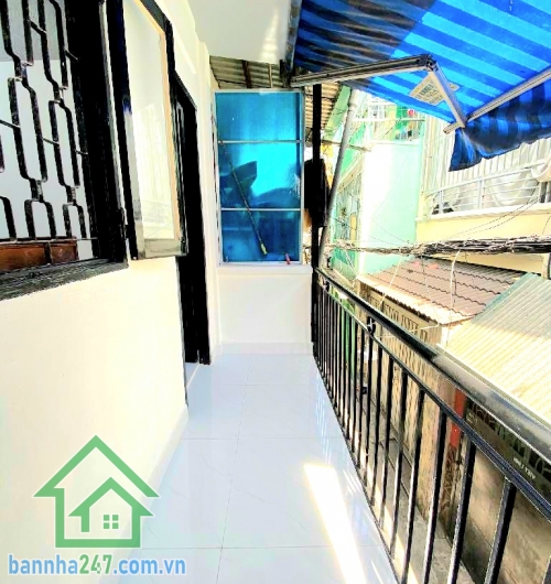 CHỈ 5,25 TỶ – TRẦN PHÚ, Q5 – 3 TẦNG – Ở NGAY – VỊ TRÍ TRUNG TÂM Căn nhà gọn đẹp – vị trí đắc địa – di chuyển cực kỳ thuận tiện! Diện tích: 24m² (3.45 × 7m). Diện tích sử dụng: ~93m². Kết cấu: 1 trệt + 1 lửng + 1 lầu (BTCT kiên cố). Công năng: 2PN – 2WC – 