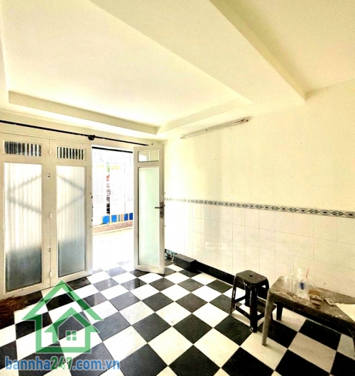 CHỈ 4,35 TỶ – TRUNG TÂM Q.10 – 4 TẦNG – 3PN 4WC – NỞ HẬU Căn nhà hiếm khu lõi Quận 10 – vị trí vàng – giá cực tốt! Diện tích: 21m² (3.2 × 7m) – nở hậu nhẹ  Mob 0933144037