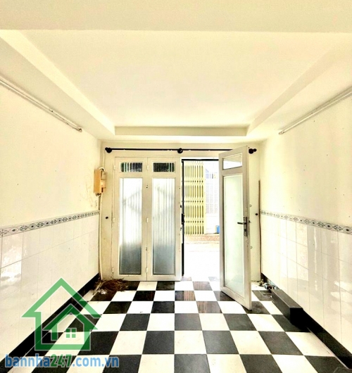 CHỈ 4,35 TỶ – TRUNG TÂM Q.10 – 4 TẦNG – 3PN 4WC – NỞ HẬU Căn nhà hiếm khu lõi Quận 10 – vị trí vàng – giá cực tốt! Diện tích: 21m² (3.2 × 7m) – nở hậu nhẹ  Mob 0933144037