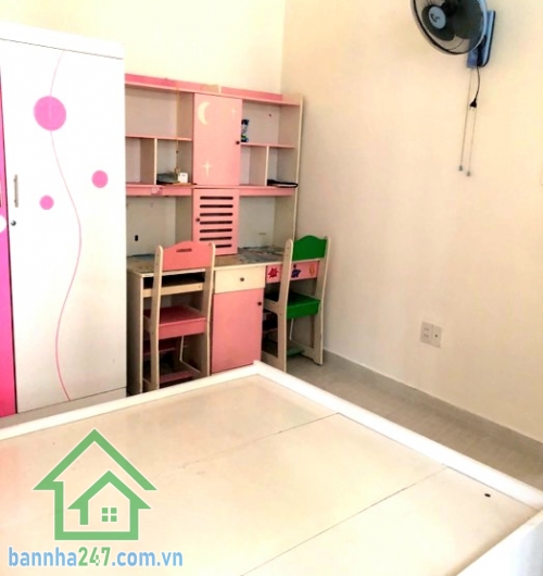 CHỈ 5,3 TỶ - TRUNG TÂM TÂN BÌNH – HẺM XE HƠI – DTSD: 150M² - VỪA Ở VỪA KINH DOANH  Một căn nhà không chỉ để ở… mà còn là “cỗ máy tạo tiền” ngay giữa lòng Tân Bình. Bao quanh là tiện ích: gần chợ Ông Hoàng, phù hợp mở tạp hoá, nail, spa, nhà thuốc, trang đ