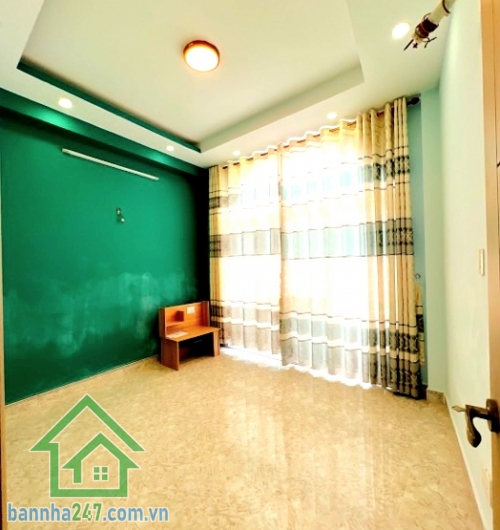 CHỈ 4,5 TỶ (TL) – ĐOÀN VĂN BƠ, QUẬN 4 – 3 TẦNG – 4PN – Ở NGAY Căn nhà trung tâm – giá tốt – phù hợp ở hoặc cho thuê giữ tiền! Diện tích: 35m² (3.5 × 9m) – nở hậu 4m Mob 0933144037