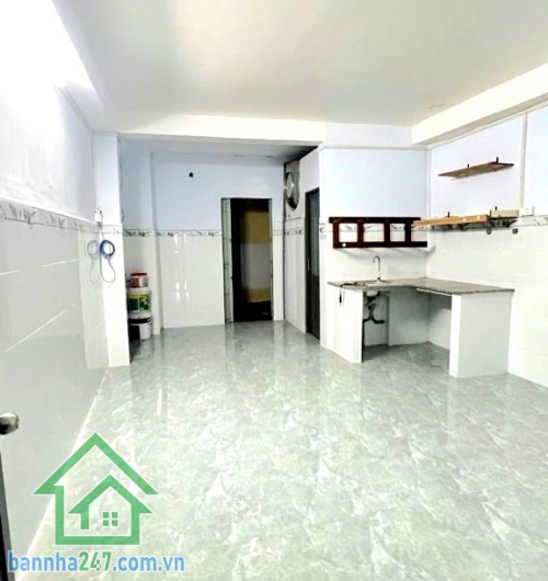 CHỈ 8,5 TỶ – CƯ XÁ PHÚ THỌ HÒA – HXH – 5PN – Ở & KINH DOANH ĐỈNH - 5 PN – 5 WC • Diện tích: 67m² • Kết cấu: 1 trệt – 2 lầu – sân thượng • Công năng: 5 PN – 5WC