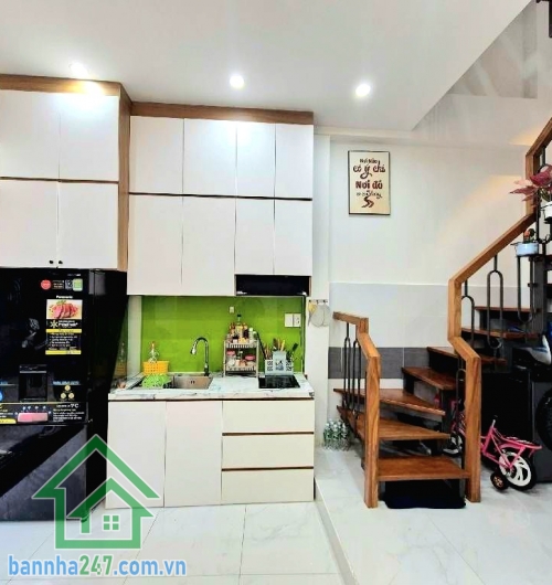 CHỈ 4,85 TỶ – NHÀ 3 TẦNG ĐÚC KIÊN CỐ – HẺM 4M AN NINH – 2PN 3WC Nhà đẹp gọn gàng, công năng đầy đủ, thích hợp gia đình trẻ mua ở ngay. Diện tích: 3.7 x 5m