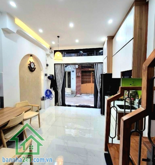 CHỈ 4,85 TỶ – NHÀ 3 TẦNG ĐÚC KIÊN CỐ – HẺM 4M AN NINH – 2PN 3WC Nhà đẹp gọn gàng, công năng đầy đủ, thích hợp gia đình trẻ mua ở ngay. Diện tích: 3.7 x 5m