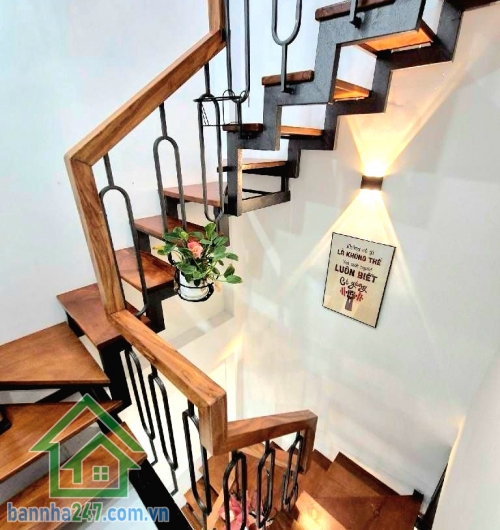 CHỈ 4,85 TỶ – NHÀ 3 TẦNG ĐÚC KIÊN CỐ – HẺM 4M AN NINH – 2PN 3WC Nhà đẹp gọn gàng, công năng đầy đủ, thích hợp gia đình trẻ mua ở ngay. Diện tích: 3.7 x 5m