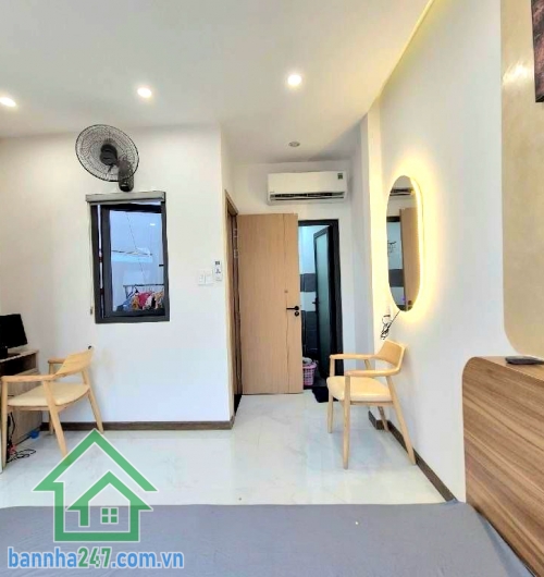 CHỈ 4,85 TỶ – NHÀ 3 TẦNG ĐÚC KIÊN CỐ – HẺM 4M AN NINH – 2PN 3WC Nhà đẹp gọn gàng, công năng đầy đủ, thích hợp gia đình trẻ mua ở ngay. Diện tích: 3.7 x 5m