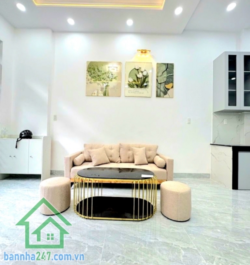 CHỈ 3,79 TỶ - NHÀ MỚI ĐÓN TẾT – HXH 5M ĐẬU TRƯỚC NHÀ – SÁT MẶT TIỀN – NGAY GÒ XOÀI – LÊ VĂN QUỚI – GIÁP TÂN PHÚ - 2PN – 2WC Diện tích: 4 x 8m = 32m² Kết cấu: 1 trệt + 1 lầu. 2PN – 2WC. Phòng khách – bếp gọn gàng. Nhà mới đẹp – thiết kế hiện đại