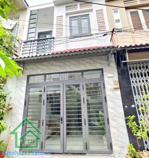 CHỈ 3,79 TỶ - NHÀ MỚI ĐÓN TẾT – HXH 5M ĐẬU TRƯỚC NHÀ – SÁT MẶT TIỀN – NGAY GÒ XOÀI – LÊ VĂN QUỚI – GIÁP TÂN PHÚ - 2PN – 2WC Diện tích: 4 x 8m = 32m² Kết cấu: 1 trệt + 1 lầu. 2PN – 2WC. Phòng khách – bếp gọn gàng. Nhà mới đẹp – thiết kế hiện đại