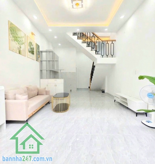 CHỈ 3,79 TỶ - NHÀ MỚI ĐÓN TẾT – HXH 5M ĐẬU TRƯỚC NHÀ – SÁT MẶT TIỀN – NGAY GÒ XOÀI – LÊ VĂN QUỚI – GIÁP TÂN PHÚ - 2PN – 2WC Diện tích: 4 x 8m = 32m² Kết cấu: 1 trệt + 1 lầu. 2PN – 2WC. Phòng khách – bếp gọn gàng. Nhà mới đẹp – thiết kế hiện đại