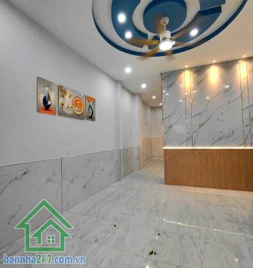 CHỈ 5,7 TỶ – HẺM XE TẢI 7M THÔNG – GẦN AEON MALL – SỔ NỞ HẬU 5M ĐẸP - SÁT MẶT TIỀN – 3 TẦNG KIÊN CỐ – 60M² Diện tích: 60m² – nở hậu 5m cực đẹp Kết cấu: 1 trệt 2 lầu – nhà đúc kiên cố - 3PN – 2WC. Có sân thượng chill, thoáng mát. Hẻm 7m xe tải thông tứ tun