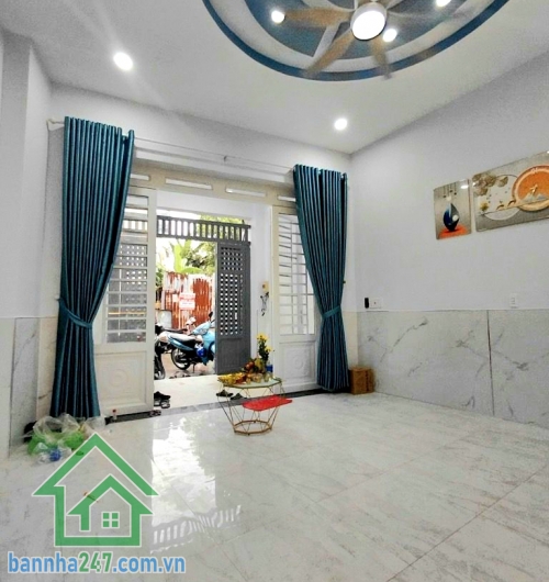 CHỈ 5,7 TỶ – HẺM XE TẢI 7M THÔNG – GẦN AEON MALL – SỔ NỞ HẬU 5M ĐẸP - SÁT MẶT TIỀN – 3 TẦNG KIÊN CỐ – 60M² Diện tích: 60m² – nở hậu 5m cực đẹp Kết cấu: 1 trệt 2 lầu – nhà đúc kiên cố - 3PN – 2WC. Có sân thượng chill, thoáng mát. Hẻm 7m xe tải thông tứ tun