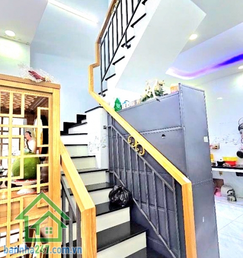 CHỈ 4,85 TỶ – NHÀ MỚI Ở NGAY – HẺM 5M XE HƠI THÔNG – KỀ LÊ THÚC HOẠCH – SÁT CHỢ BÌNH LONG - 2PN - 2WC Vị trí cực đẹp – giáp Tân Phú – gần Ngã Tư 4 Xã – tiện ích bao quanh. Hẻm rộng 5M xe hơi thông thoáng. Chỉ vài bước ra mặt tiền – khu dân trí cao – an ni