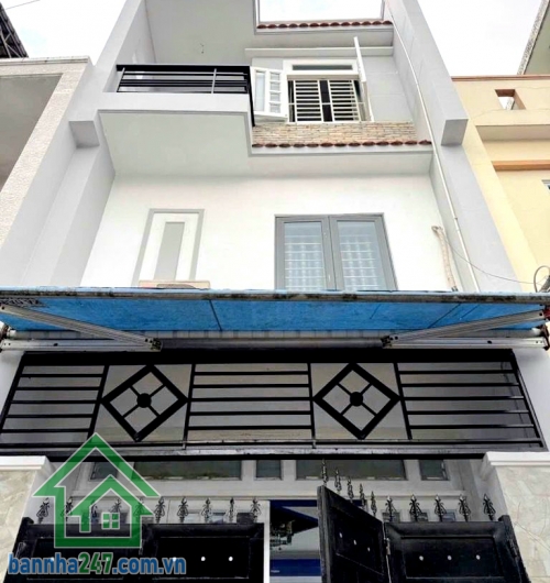 CHỈ 5,8 TỶ – HXH 6M THÔNG – NHÀ MỚI 3 TẦNG – NGAY NGÃ TƯ BỐN XÃ - 4PN - 3WC Thông tin căn nhà: • Diện tích: 4m x 11m – 45m² • Diện tích sàn: ~117m² • Kết cấu: • Kết cấu: 1 trệt – 2 lầu BTCT • Công năng: 4 PN – 3 WC • Có ban công, giếng trời thoáng mát • N