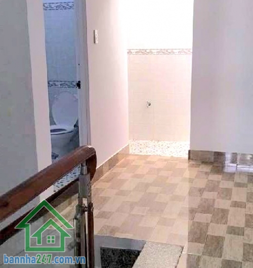 CHỈ 3,7 TỶ – SÁT HXH – LÊ VĂN KHƯƠNG – Q12 – DTSD: 105M² - 3 TẦNG - 3PN – 3WC - NHÀ ĐẸP Ở NGAY. * DT: 35m² (DTSD 105m²) * Kết cấu: 3 Tầng – 3PN – 3WC * Hoàn công đủ