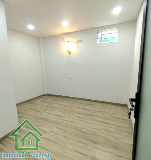 CHỈ 3,53 TỶ – NHÀ ĐẸP Ở NGAY LÊ VĂN KHƯƠNG – HẺM 3.5M THÔNG - 44,9m² (4x11,3)m - 2PN 2WC Diện tích: 4 x 11,3m = 44,9m² Kết cấu: 2 tầng BTCT kiên cố 2PN – 2WC