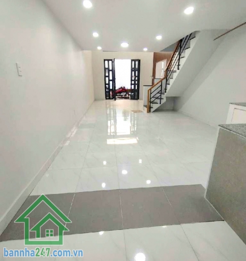 CHỈ 3,53 TỶ – NHÀ ĐẸP Ở NGAY LÊ VĂN KHƯƠNG – HẺM 3.5M THÔNG - 44,9m² (4x11,3)m - 2PN 2WC Diện tích: 4 x 11,3m = 44,9m² Kết cấu: 2 tầng BTCT kiên cố 2PN – 2WC