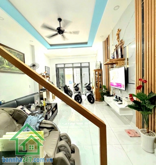 CHỈ 9,5 TỶ – MTKD KHU VIP K300 – NHÀ MỚI TINH – 48m² (4.2 × 11.5) - 2 TẦNG 2PN – 2WC - NỞ HẬU ĐẸP Căn nhà mặt tiền hiếm – vị trí đắc địa Tân Bình, vừa ở vừa kinh doanh cực tốt! Diện tích: 48m² (4.2 × 11.5m) – nở hậu 4.25m - Mob 0933144037