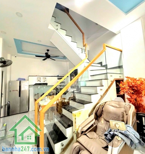 CHỈ 9,5 TỶ – MTKD KHU VIP K300 – NHÀ MỚI TINH – 48m² (4.2 × 11.5) - 2 TẦNG 2PN – 2WC - NỞ HẬU ĐẸP Căn nhà mặt tiền hiếm – vị trí đắc địa Tân Bình, vừa ở vừa kinh doanh cực tốt! Diện tích: 48m² (4.2 × 11.5m) – nở hậu 4.25m - Mob 0933144037