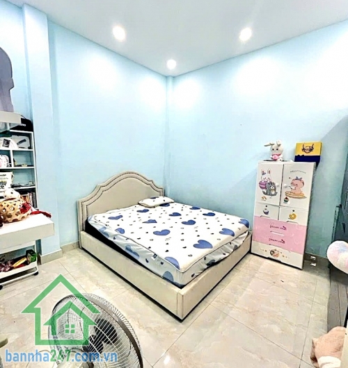 CHỈ 5,6 TỶ – 84M² (4x21)M – HXH THÔNG – SÁT MT TRƯỜNG CHINH - 3PN - 2WC • Diện tích: 4m x 21m – 84m² • Kết cấu: 1 trệt – 1 lửng • Công năng: • Phòng khách, bếp rộng rãi • Có 1 phòng ngủ dưới trệt tiện sinh hoạt • Nhà đang cho thuê 7,5 triệu/tháng