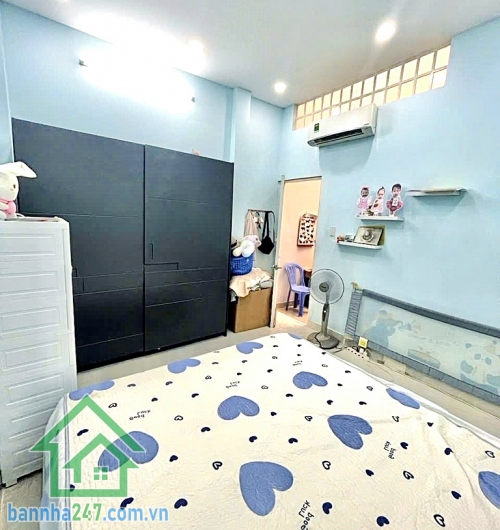 CHỈ 5,6 TỶ – 84M² (4x21)M – HXH THÔNG – SÁT MT TRƯỜNG CHINH - 3PN - 2WC • Diện tích: 4m x 21m – 84m² • Kết cấu: 1 trệt – 1 lửng • Công năng: • Phòng khách, bếp rộng rãi • Có 1 phòng ngủ dưới trệt tiện sinh hoạt • Nhà đang cho thuê 7,5 triệu/tháng