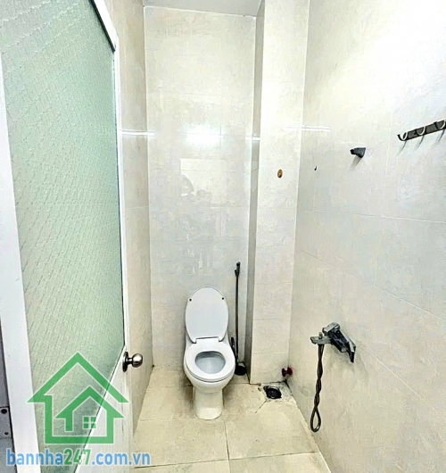 CHỈ 5,6 TỶ – 84M² (4x21)M – HXH THÔNG – SÁT MT TRƯỜNG CHINH - 3PN - 2WC • Diện tích: 4m x 21m – 84m² • Kết cấu: 1 trệt – 1 lửng • Công năng: • Phòng khách, bếp rộng rãi • Có 1 phòng ngủ dưới trệt tiện sinh hoạt • Nhà đang cho thuê 7,5 triệu/tháng