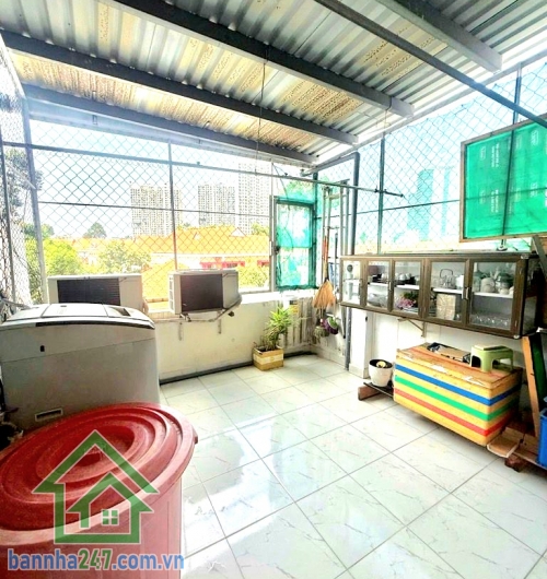 CHỈ 4,7 TỶ – HÒA HƯNG, QUẬN 10 – 4 TẦNG BTCT – 3PN  Nhà trung tâm – giá tốt – ở ngay, di chuyển cực tiện! Diện tích: 20,5m² Kết cấu: 4 tầng BTCT (trệt + 2 lầu + St) Mob 0933144037 