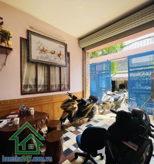 SIÊU HIẾM – NHÀ MẶT TIỀN KINH DOANH – ĐƯỜNG 10M CÓ LỀ – TÂN SƠN NHÌ, TÂN PHÚ – GIÁ CHỈ 12,5 TỶ Diện tích: 92m² (8 x 11.5m), ngang khủng, hiếm có. Kết cấu: 2 tầng. 