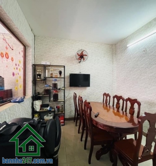 SIÊU HIẾM – NHÀ MẶT TIỀN KINH DOANH – ĐƯỜNG 10M CÓ LỀ – TÂN SƠN NHÌ, TÂN PHÚ – GIÁ CHỈ 12,5 TỶ Diện tích: 92m² (8 x 11.5m), ngang khủng, hiếm có. Kết cấu: 2 tầng. 