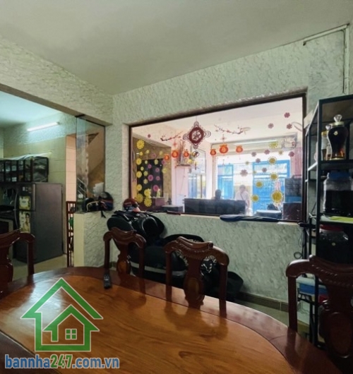 SIÊU HIẾM – NHÀ MẶT TIỀN KINH DOANH – ĐƯỜNG 10M CÓ LỀ – TÂN SƠN NHÌ, TÂN PHÚ – GIÁ CHỈ 12,5 TỶ Diện tích: 92m² (8 x 11.5m), ngang khủng, hiếm có. Kết cấu: 2 tầng. 