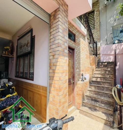 SIÊU HIẾM – NHÀ MẶT TIỀN KINH DOANH – ĐƯỜNG 10M CÓ LỀ – TÂN SƠN NHÌ, TÂN PHÚ – GIÁ CHỈ 12,5 TỶ Diện tích: 92m² (8 x 11.5m), ngang khủng, hiếm có. Kết cấu: 2 tầng. 