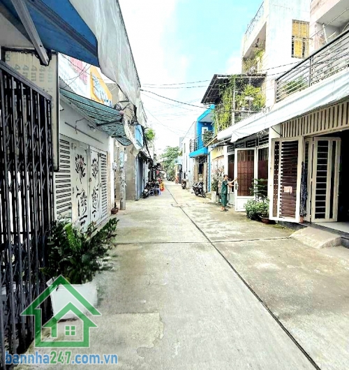 CHỈ 3,75 TỶ – HIẾM – SÁT TÂN PHÚ – NGAY CHỢ BÌNH LONG - NHÀ MỚI XÂY – VÀO Ở NGAY – DT 30,5M² – 2PN – 2WC Kết cấu: • Nhà mới xây, 1 trệt 1 lầu – hoàn thiện đẹp