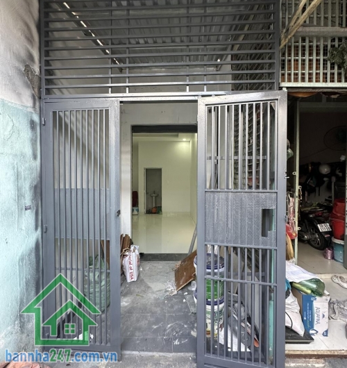 CHỈ 5,6 TỶ - NHÀ MỚI ĐẸP – NGAY KÊNH TÂN HÓA – CHỈ VÀI BƯỚC SANG BÀU CÁT TÂN BÌNH * Diện tích 70m2 (5 x 13m, nở hậu 5.8m tài lộc). * Kết cấu 1 trệt 1 lầu, 3PN, 3WC, có phòng ngủ dưới trệt.