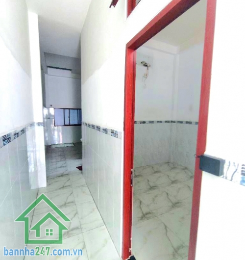 CHỈ 5,2 TỶ - NHÀ 3 TẦNG – NGAY NGÃ TƯ THOẠI NGỌC HẦU & LŨY BÁN BÍCH – DÒNG TIỀN 16,5TR/THÁNG - 3 phòng riêng biệt, mỗi phòng gồm 1 PN + 1 bếp + 1 WC - Vị trí đắc địa: Ngay ngã tư Thoại Ngọc Hầu – Lũy Bán Bích, khu dân cư sầm uất, nhu cầu thuê cao